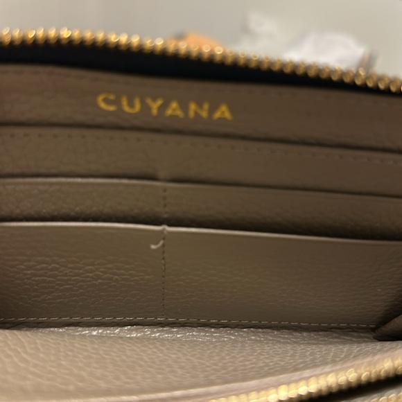 Cuyana - Navy Blue Zip-up pebbled Leather Wallet - Picture 9 of 11
